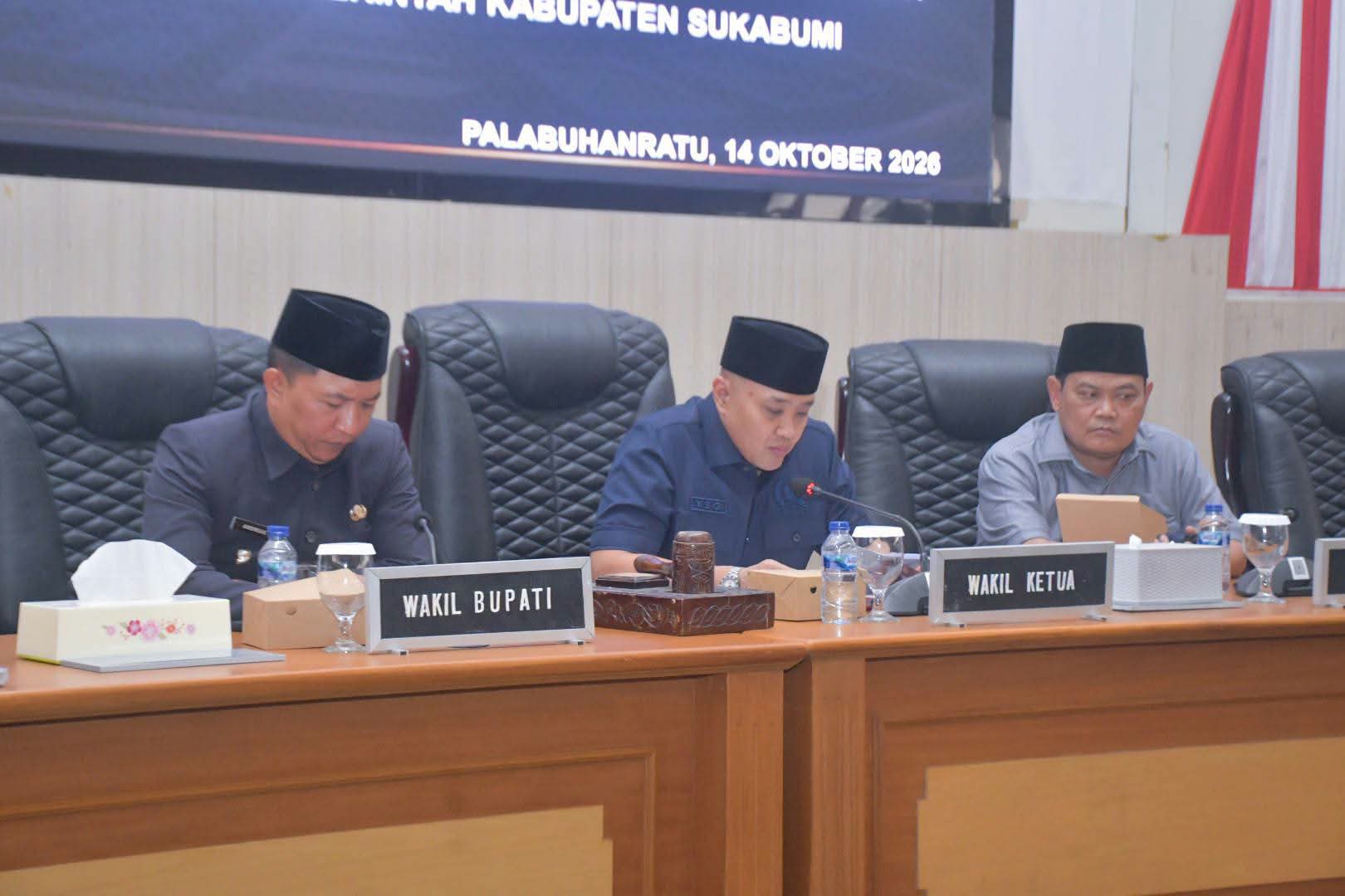 Wakil Bupati Sukabumi H Andreas menghadiri rapat paripurna DPRD membahas Raperda perangkat daerah.